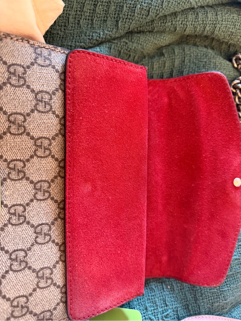 Gucci GG Supreme Shoulder Bag with Red Accent and Silver Hardware - Picture 4 of 13
